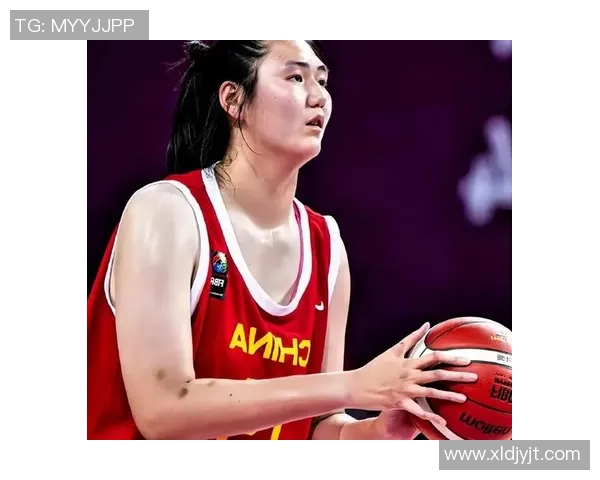 轰27+14！中国男篮21岁2米26中锋新星大蜕变：攻防完胜湖人旧将